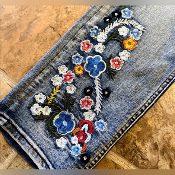 NorthStyle Blue Ankle Cropped Jeans with Embroidery - Picture 5 of 6